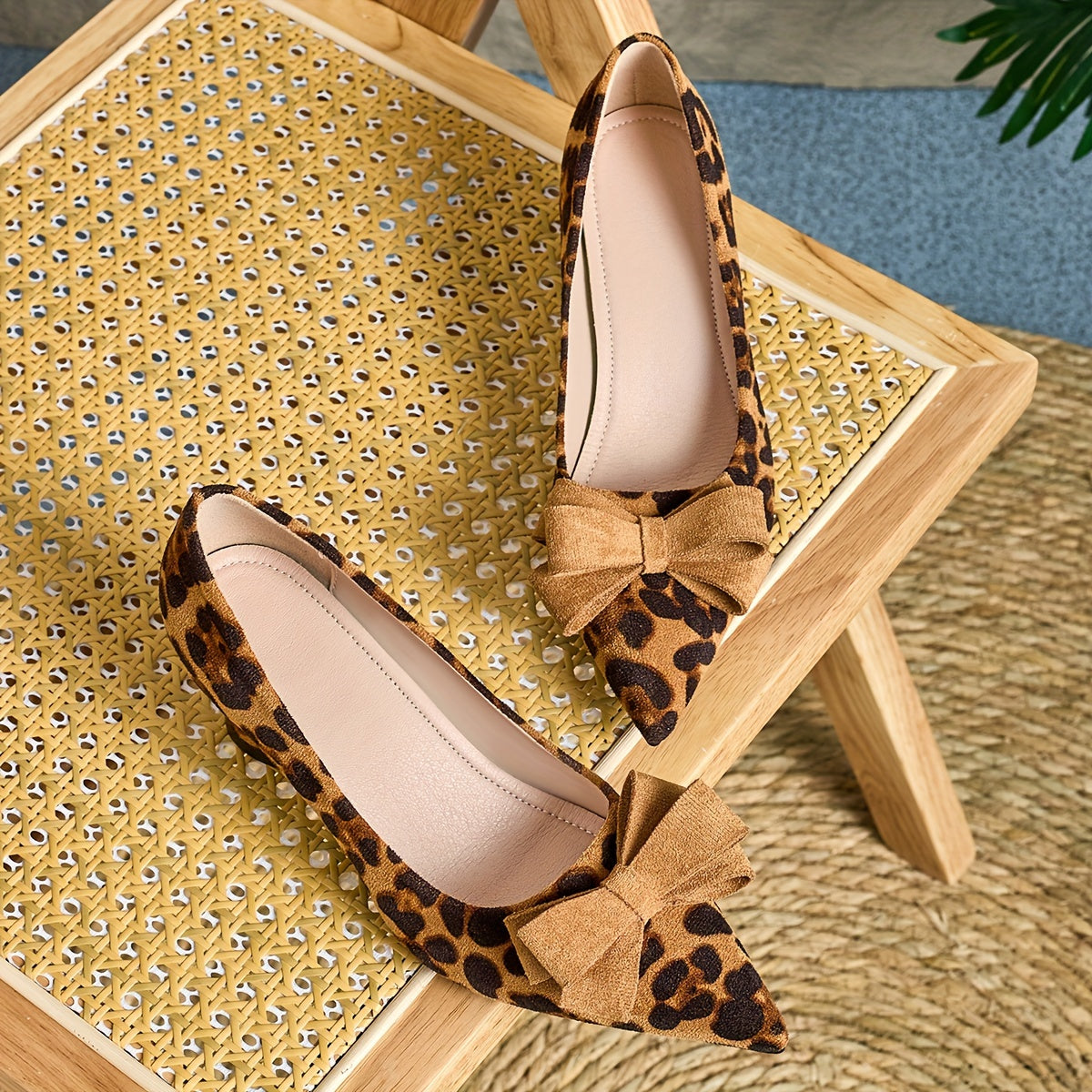 Trendy Women'S High-Heeled Shoes, Suitable for Casual Wear, Featuring a Leopard Print Bow And a Sturdy Pointed Heel, Popular for The Autumn And Winter Seasons., Women Shoes