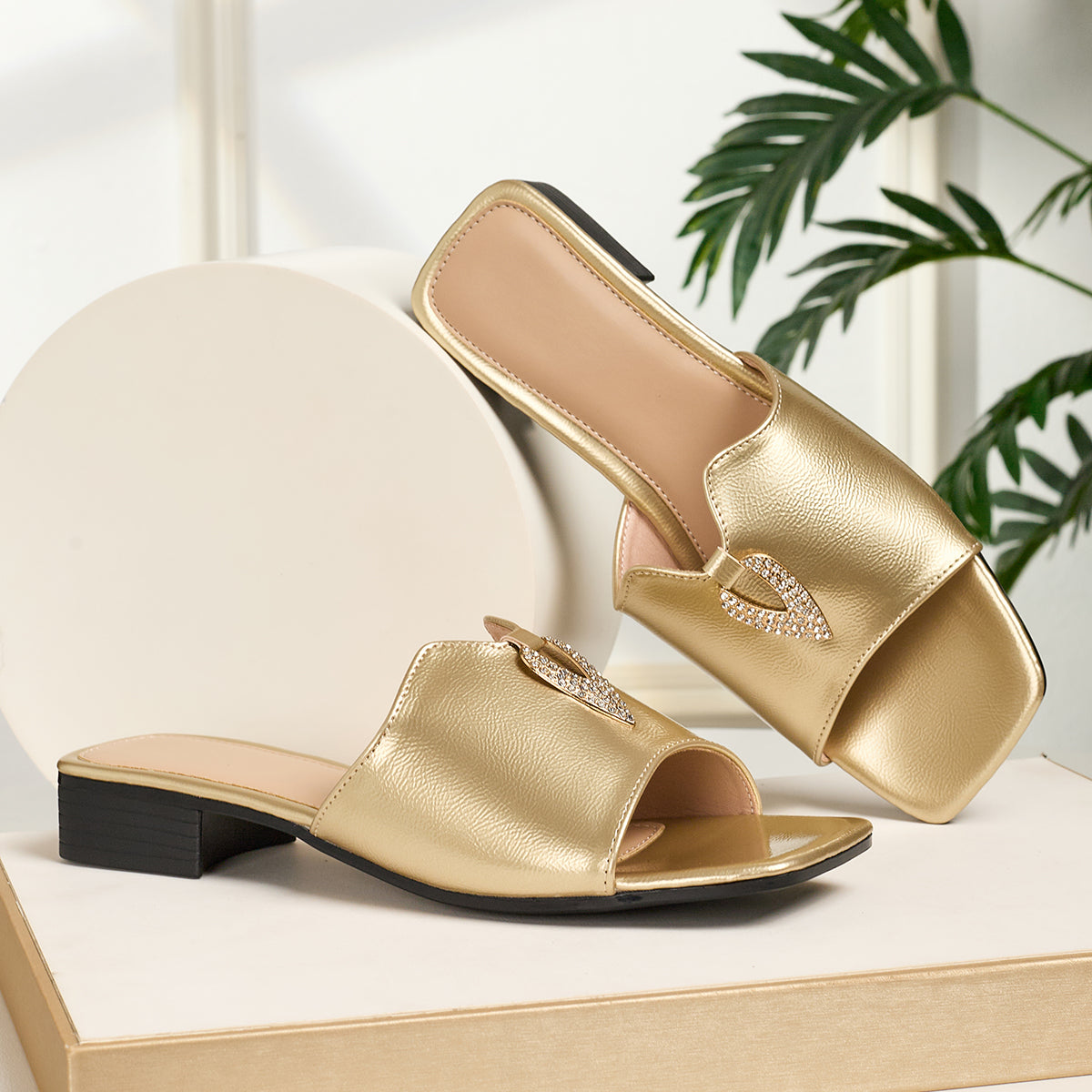 Women'S Elegant Open-Toe Flat Low-Heel Sandals, Fashionable Square Toe with Diamond Buckle, Slip-On Style, Suitable for Casual, Party, Banquet, And Outdoor Wear., Women Shoes