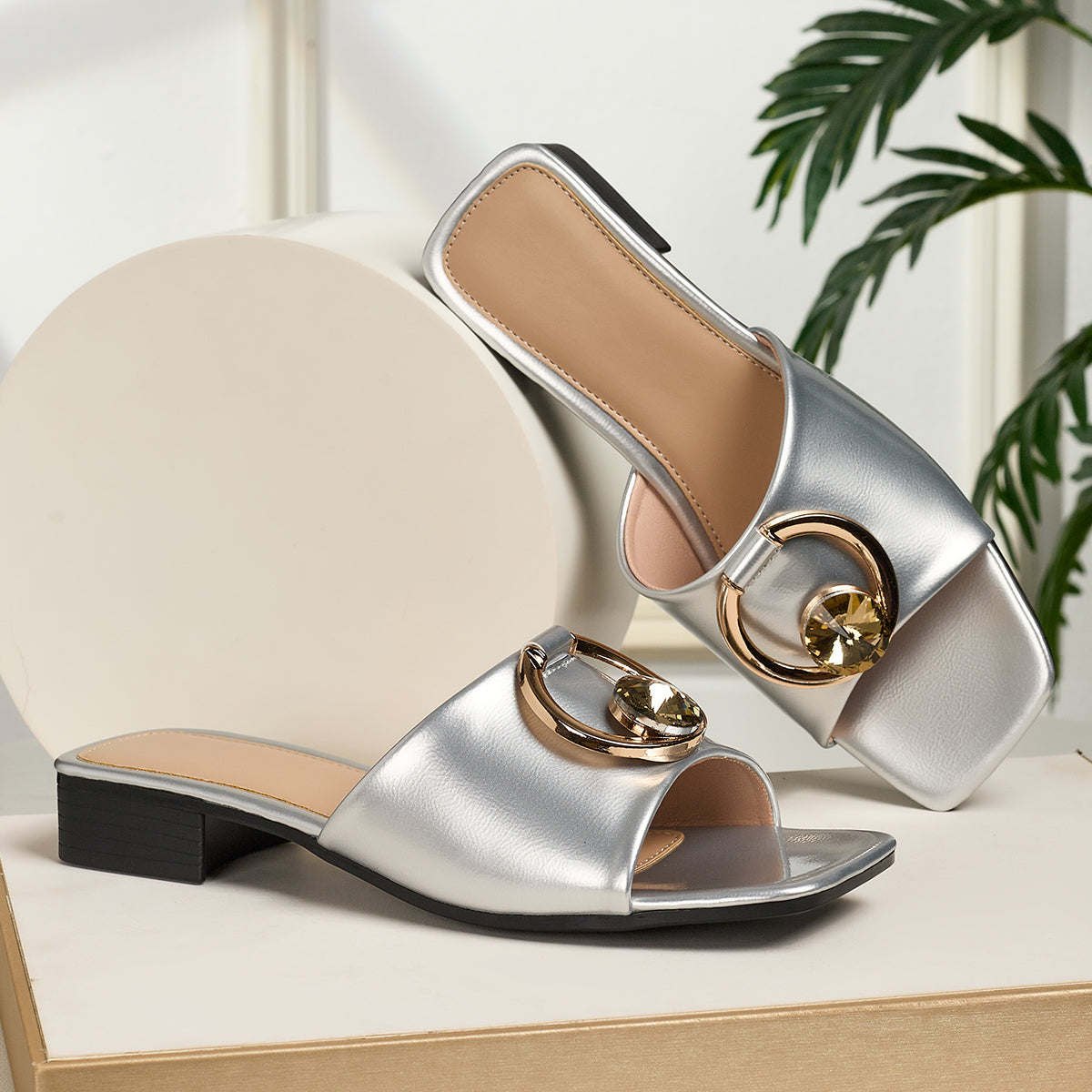 Women's Fashionable and Elegant Open-Toe Low Heel Sandals with Square Toe, Large Rhinestone, and Metal Buckle Slip-On Design, Suitable for Casual Parties, Banquets, and Outdoor Occasions, Women Shoes