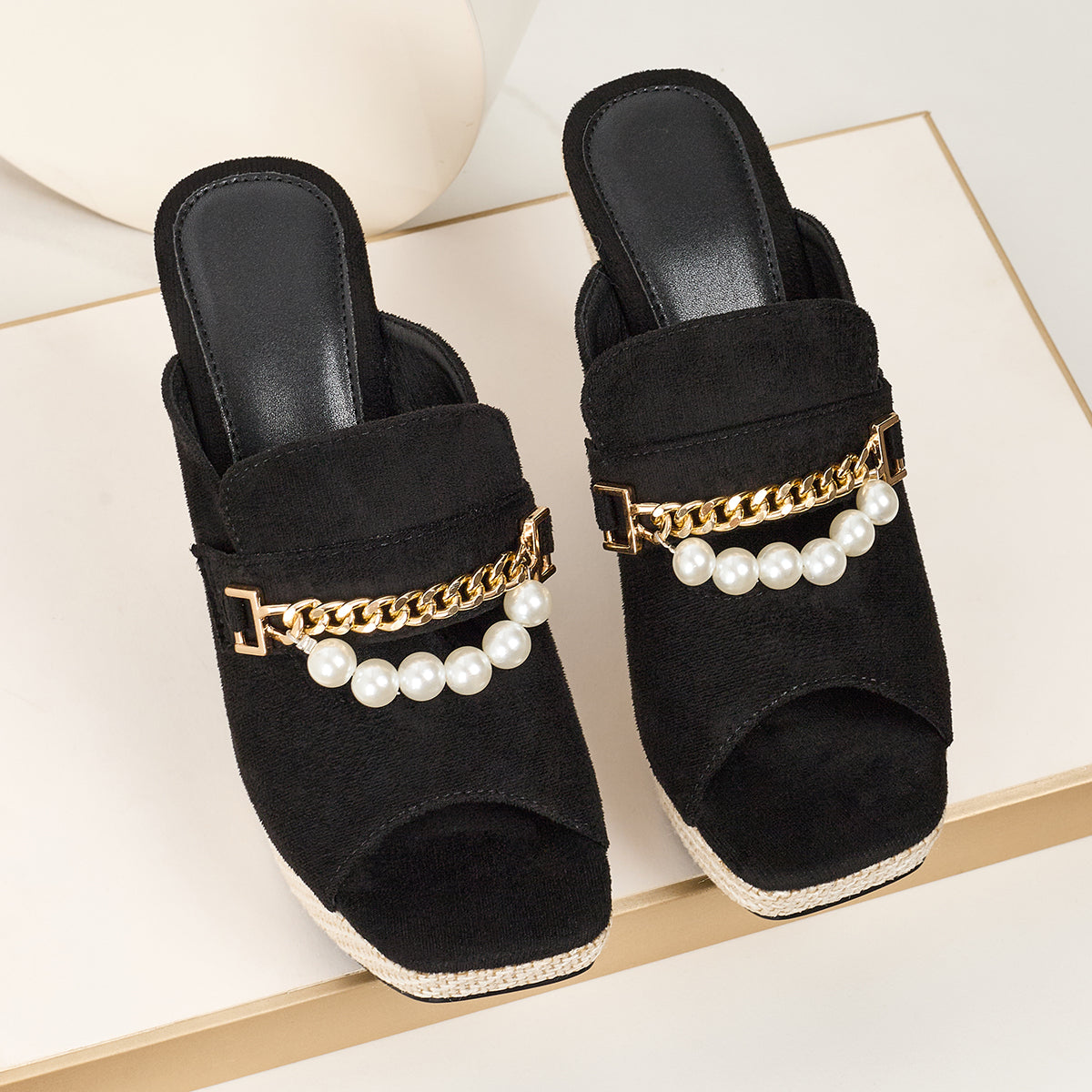 Elegant Women'S Chunky Heeled Sandals with a Bohemian Style, Featuring Comfortable And Pearl Chain Details. These Slip-On Shoes Are Versatile for Casual Outings, Parties, And Dances., Women Shoes