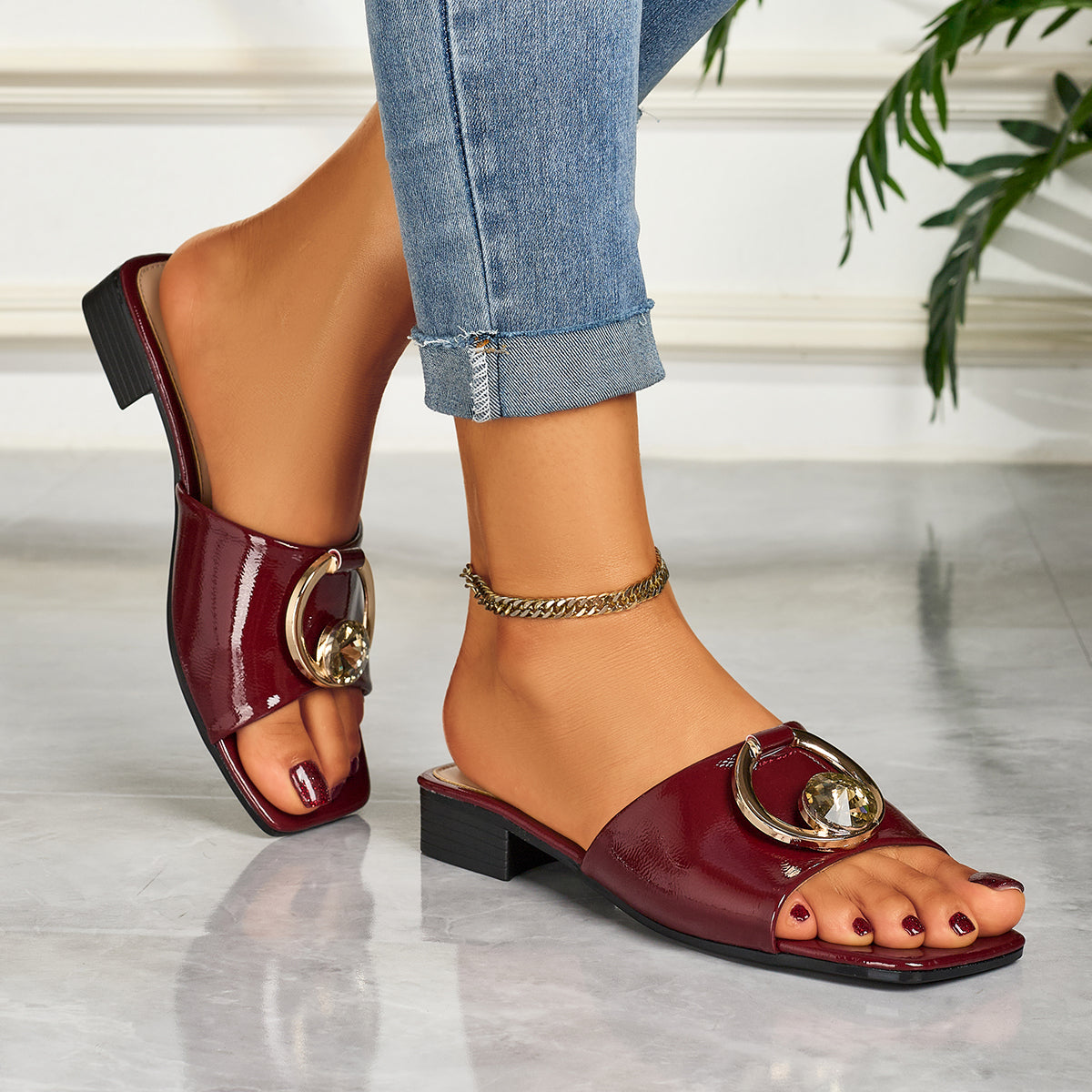 Women's Fashionable and Elegant Open-Toe Low Heel Sandals with Square Toe, Large Rhinestone, and Metal Buckle Slip-On Design, Suitable for Casual Parties, Banquets, and Outdoor Occasions, Women Shoes
