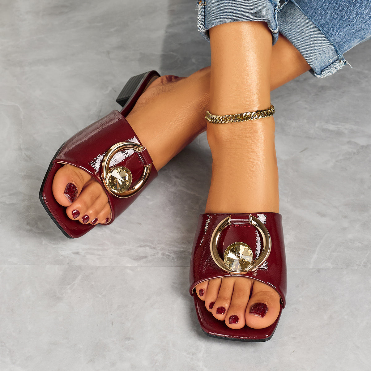 Women's Fashionable and Elegant Open-Toe Low Heel Sandals with Square Toe, Large Rhinestone, and Metal Buckle Slip-On Design, Suitable for Casual Parties, Banquets, and Outdoor Occasions, Women Shoes